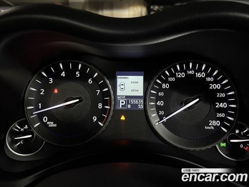 Infiniti M