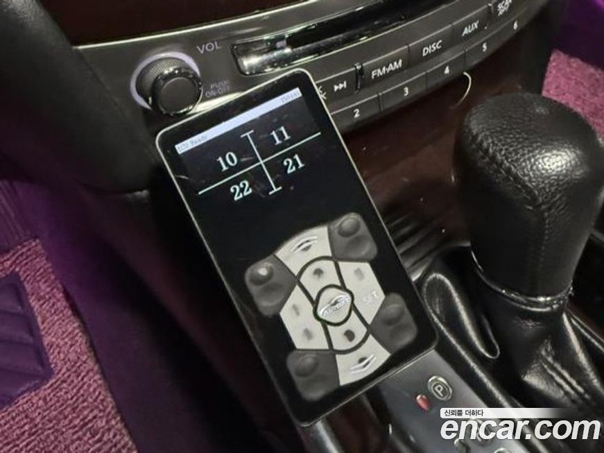 Infiniti M