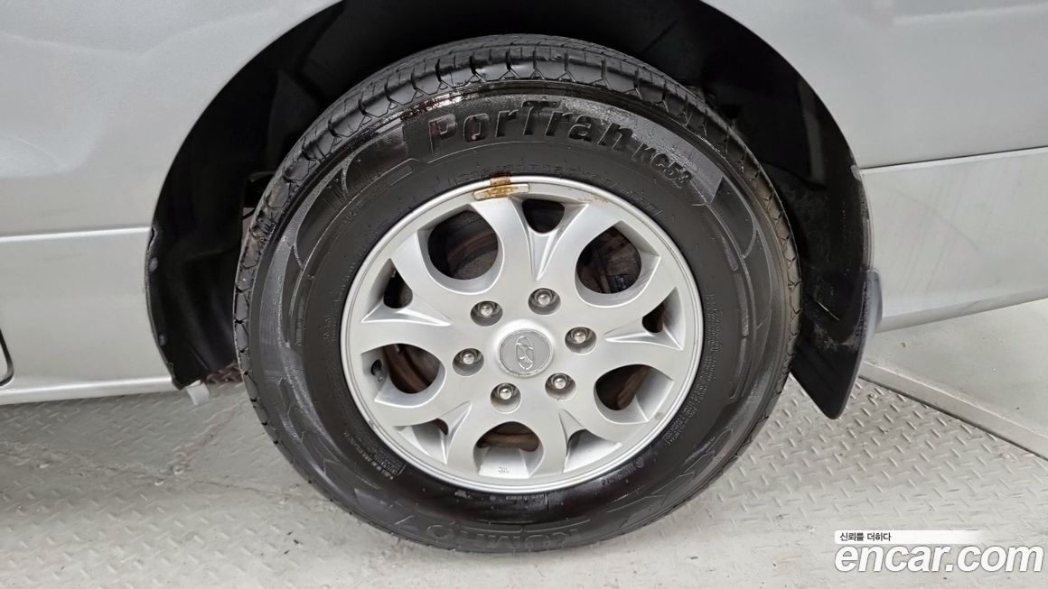 Hyundai Starex