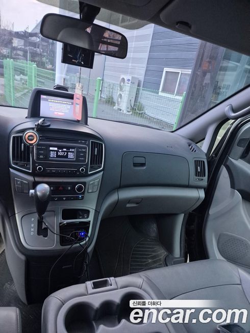 Hyundai Starex