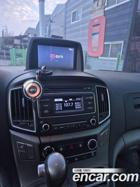 Hyundai Starex
