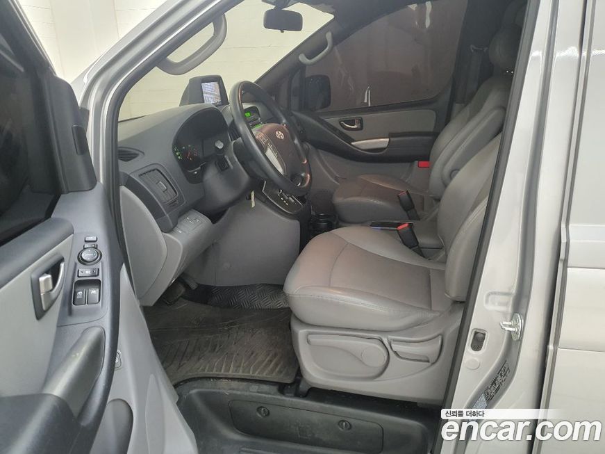 Hyundai Starex