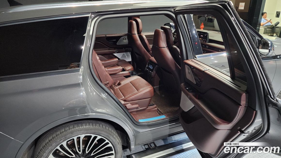 Lincoln Aviator