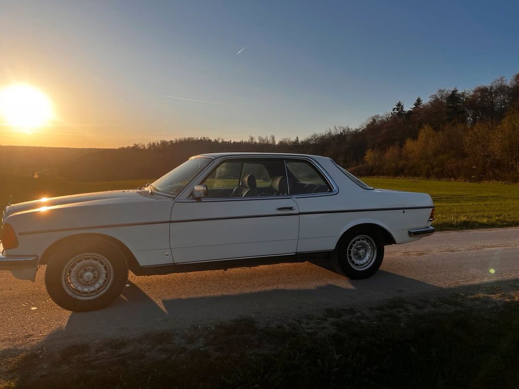 Mercedes-Benz 230