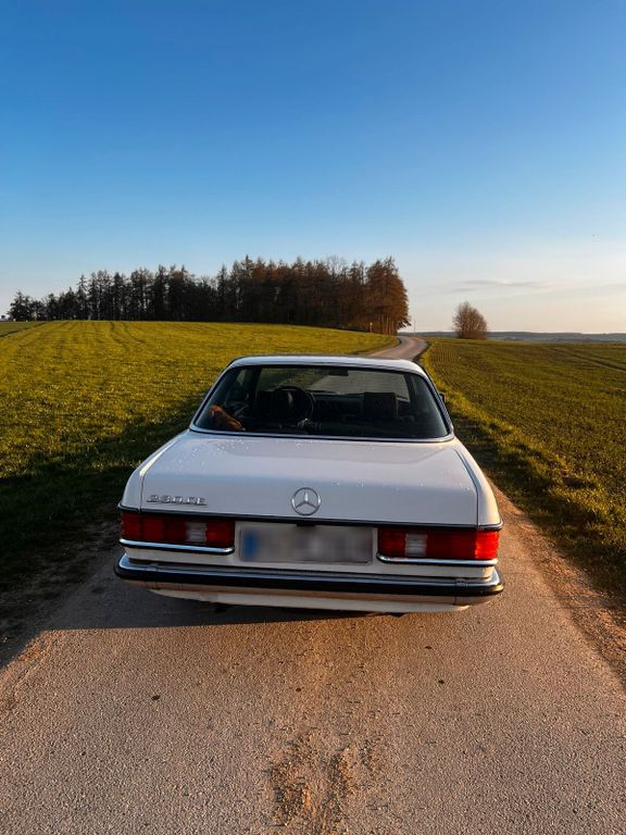Mercedes-Benz 230