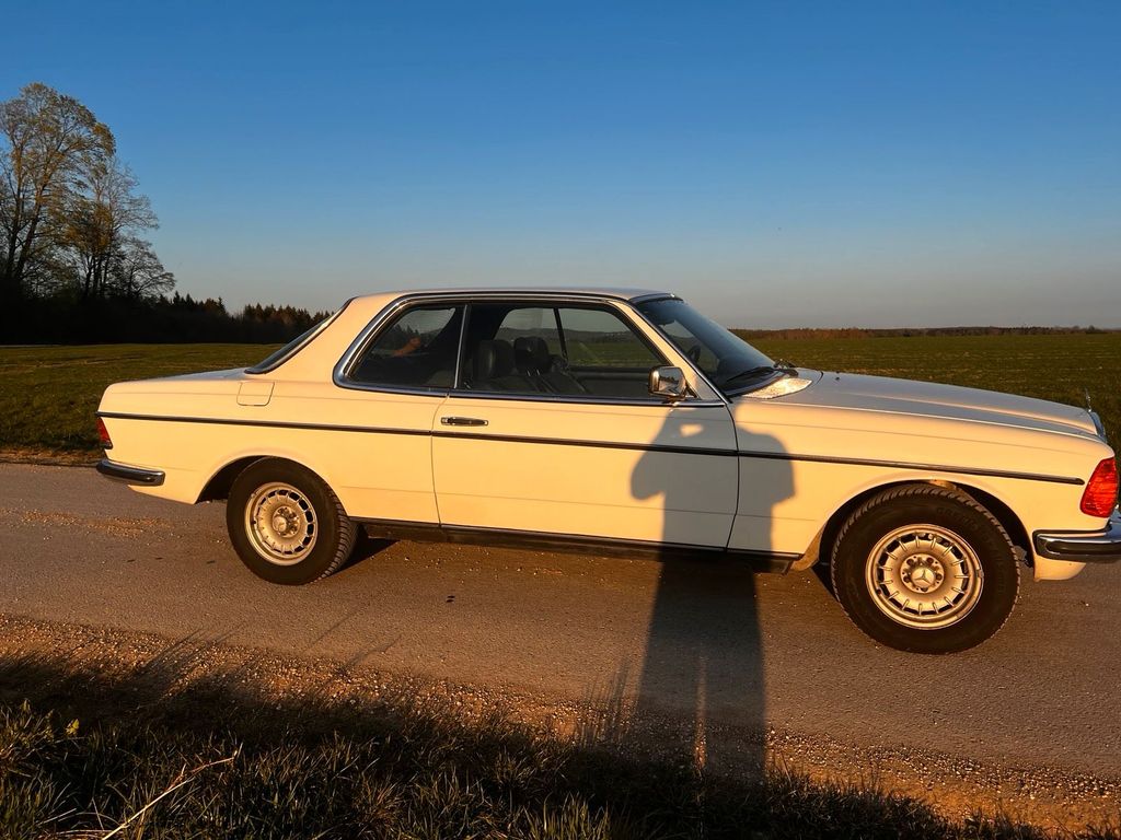 Mercedes-Benz 230