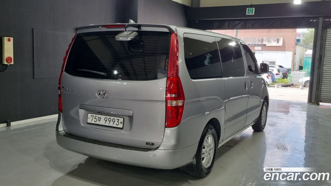 Hyundai Starex