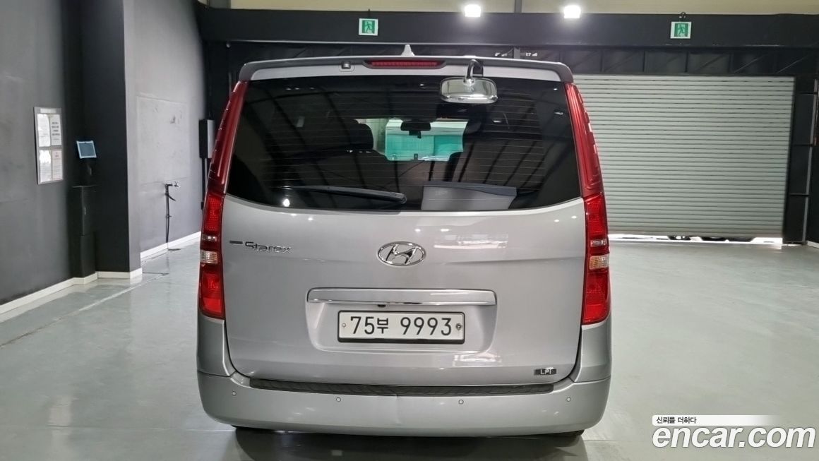 Hyundai Starex