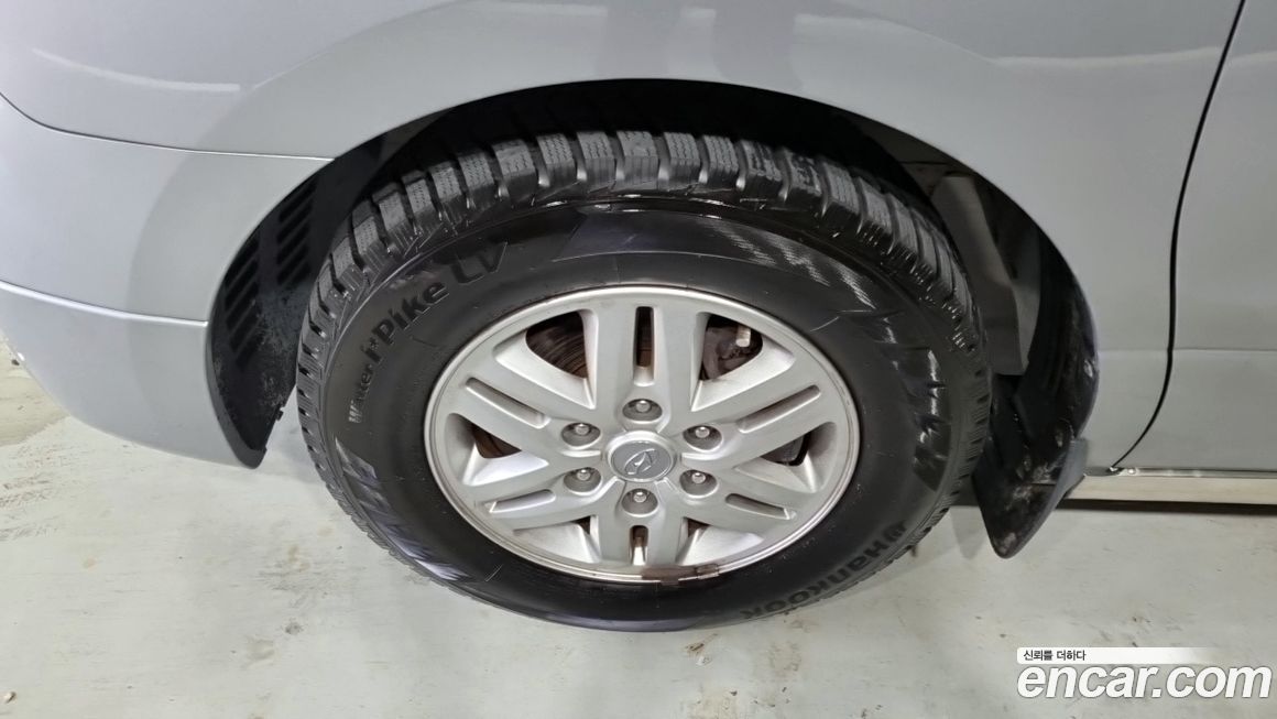 Hyundai Starex