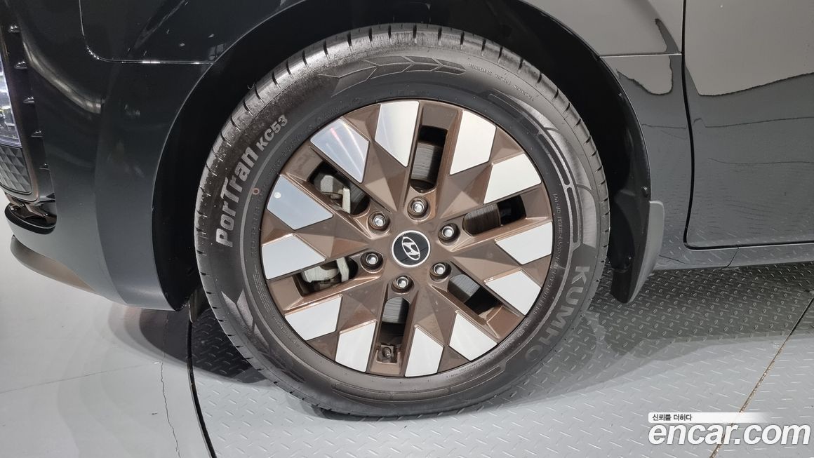 Hyundai Staria