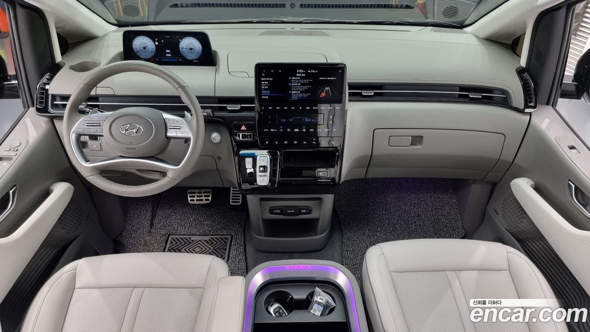 Hyundai Staria