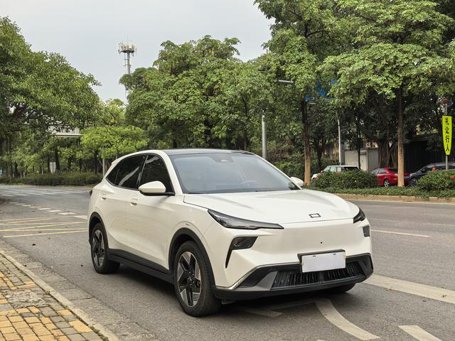 Besturn Yueyi 03