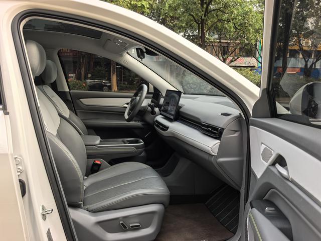 Besturn Yueyi 03