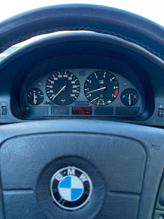 BMW 528