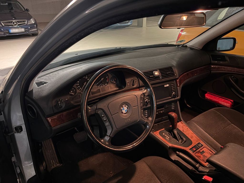 BMW 528