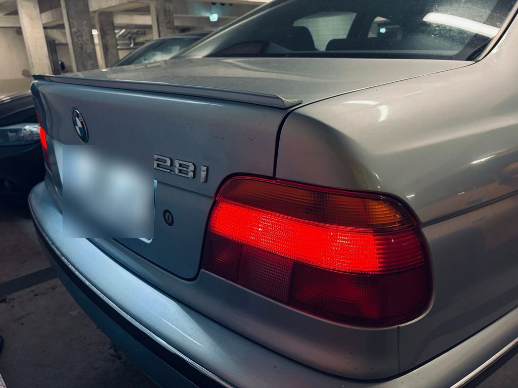 BMW 528