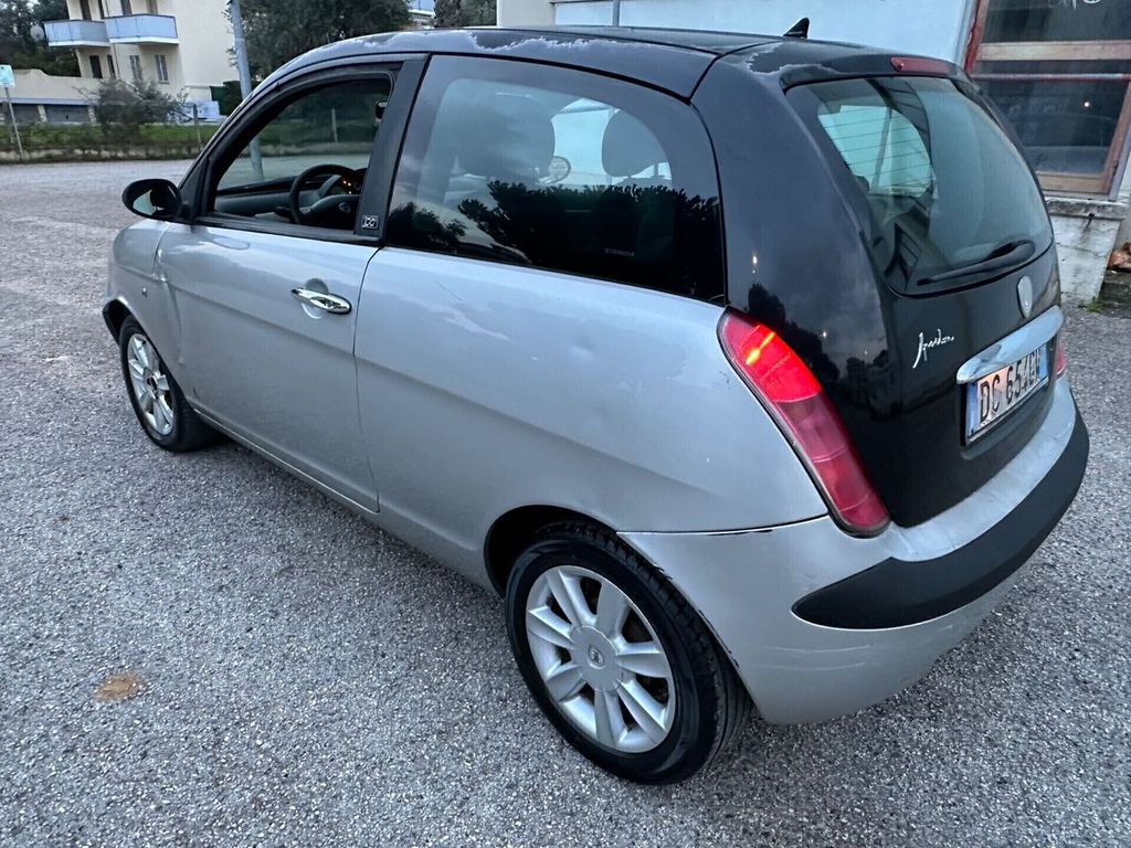 Lancia Ypsilon