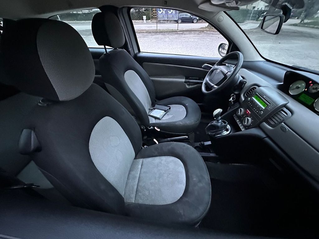 Lancia Ypsilon