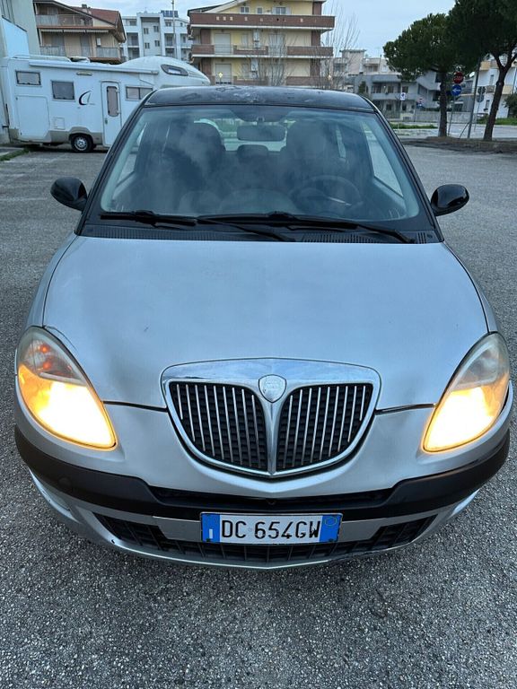 Lancia Ypsilon