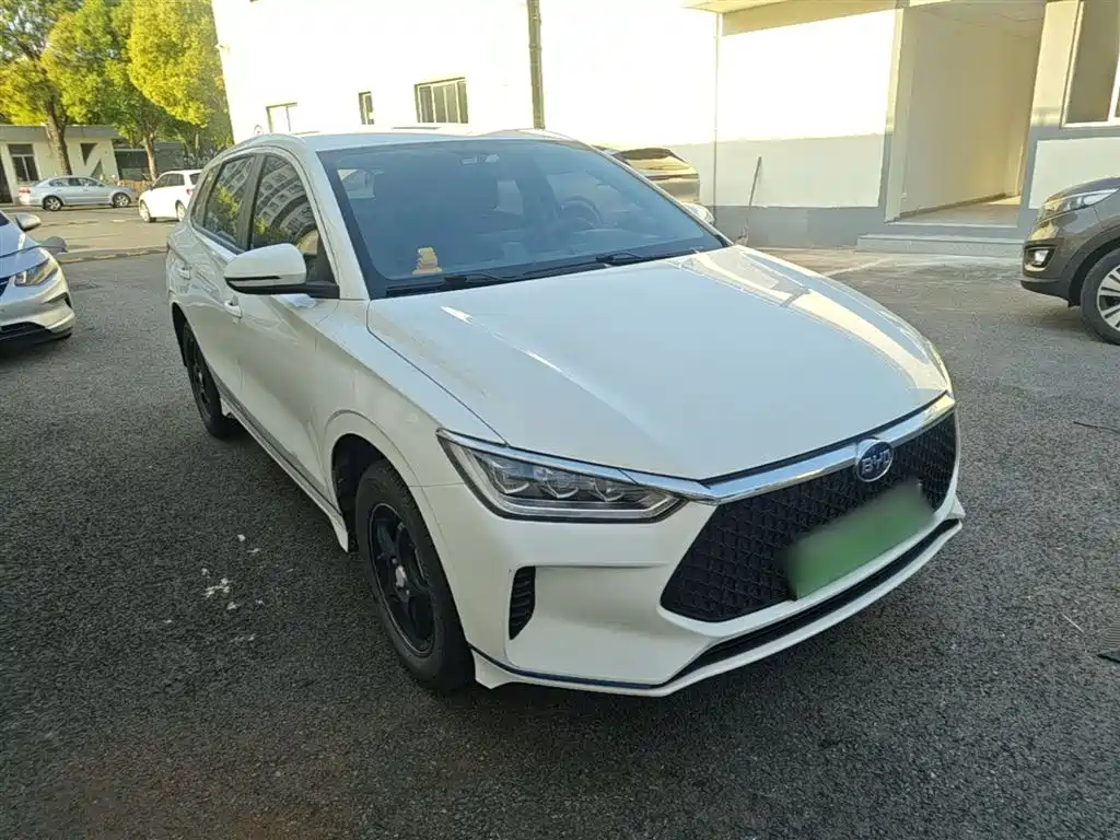 BYD e2