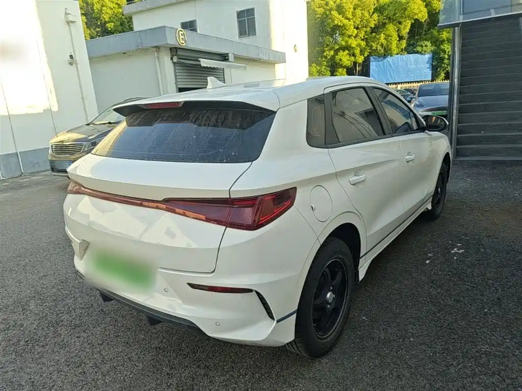 BYD e2