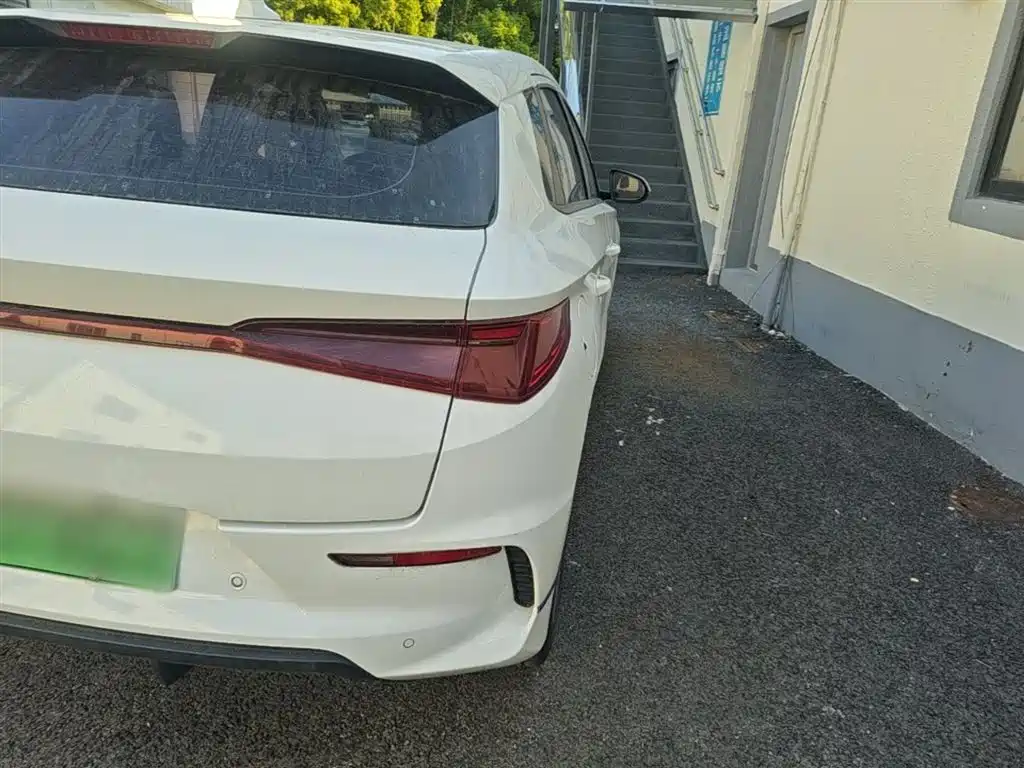 BYD e2