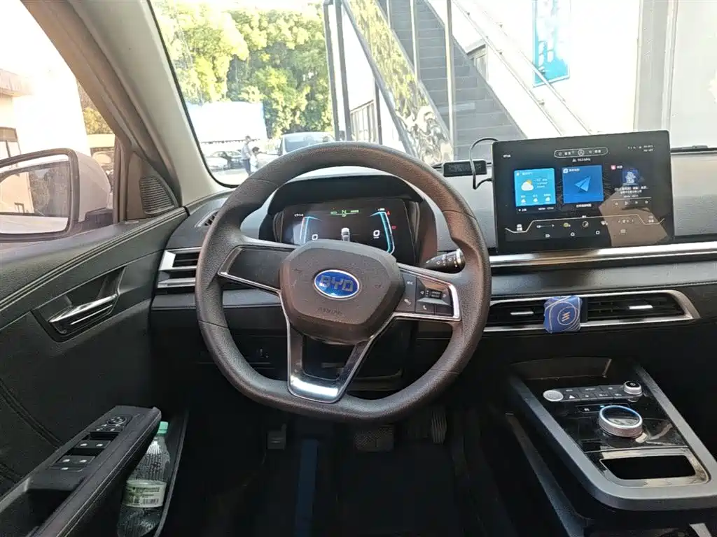 BYD e2