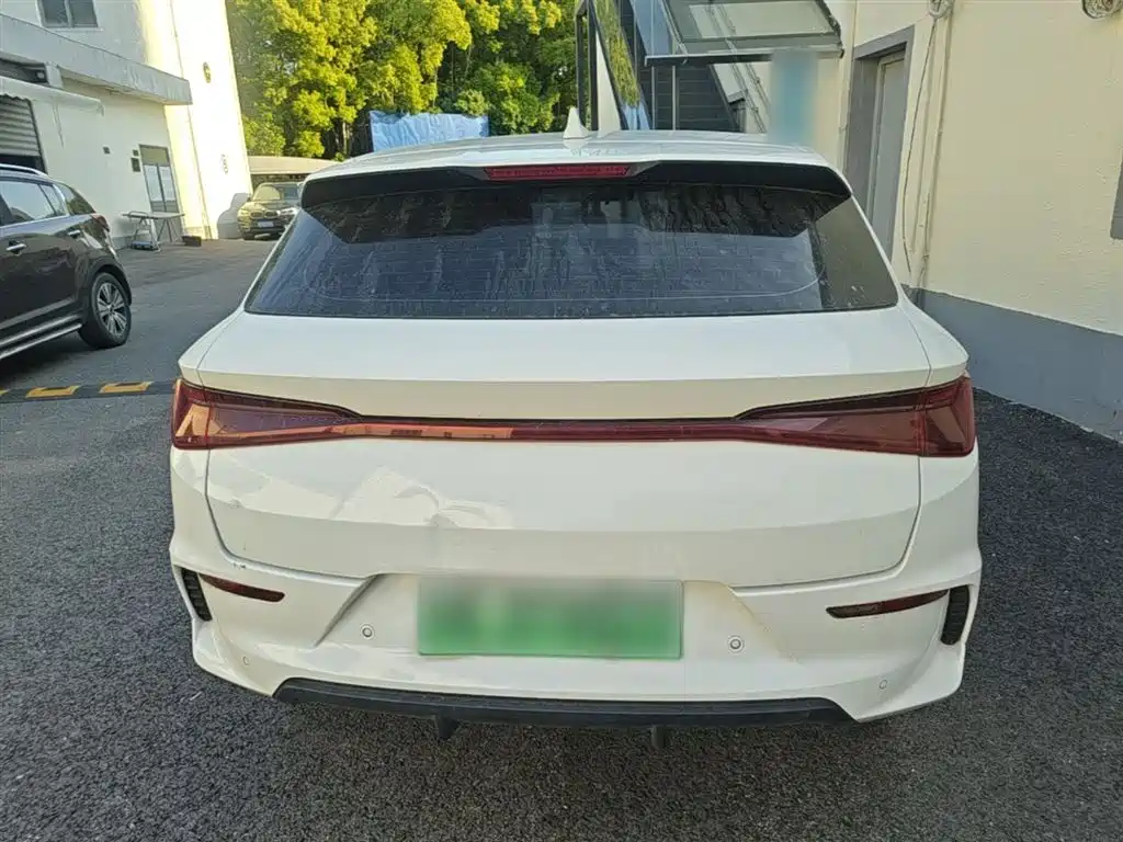 BYD e2