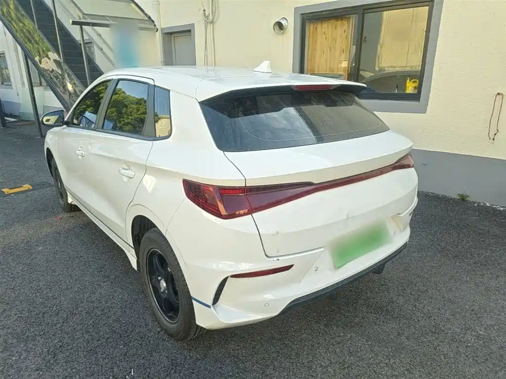 BYD e2