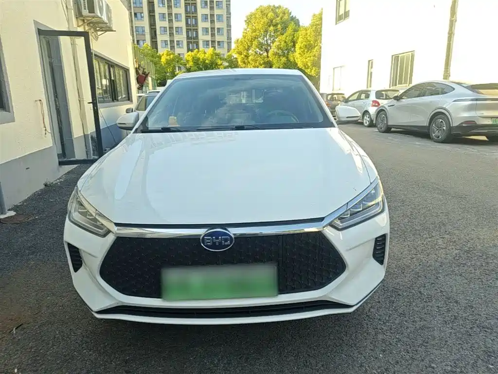 BYD e2
