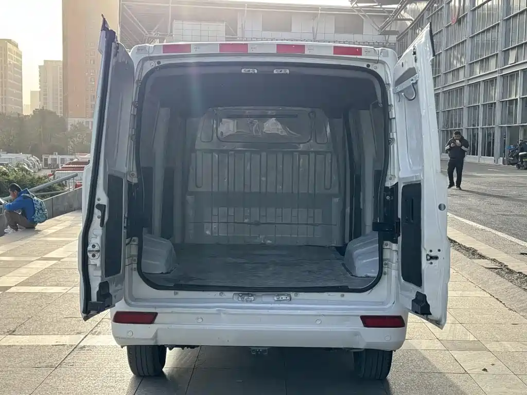 Yufeng EM26