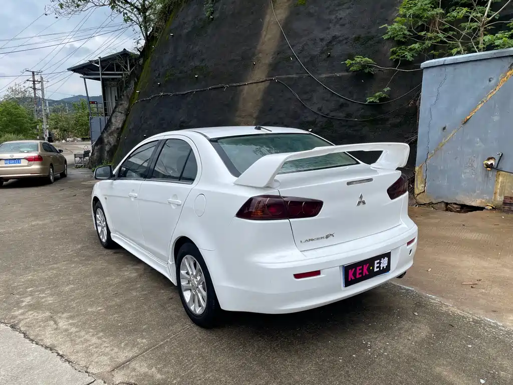 Mitsubishi Lancer EX