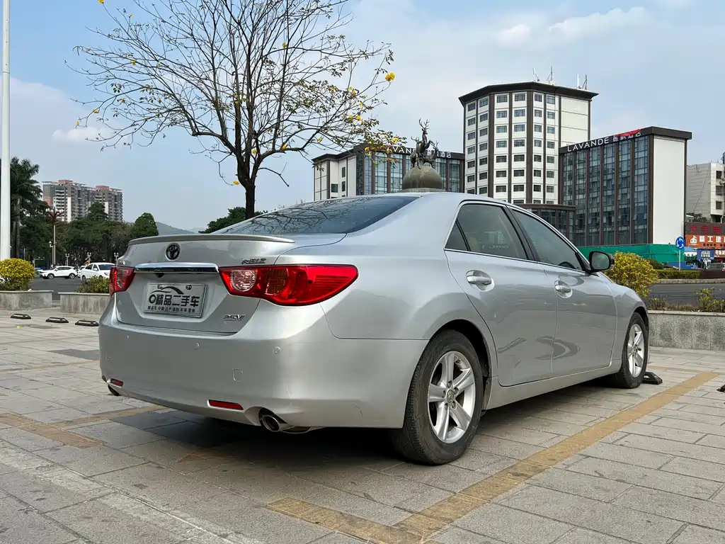 Toyota Reiz