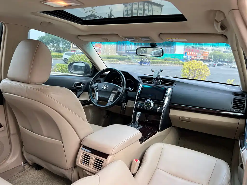 Toyota Reiz