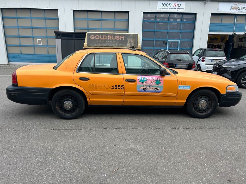 Ford Crown