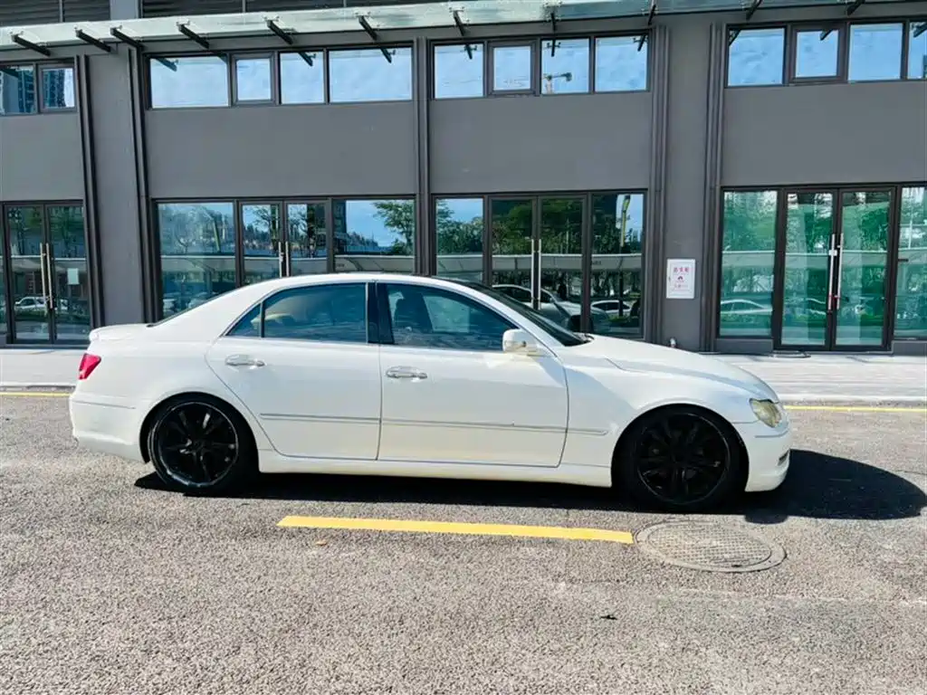 Toyota Reiz