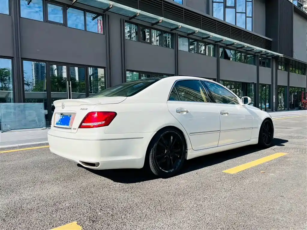 Toyota Reiz