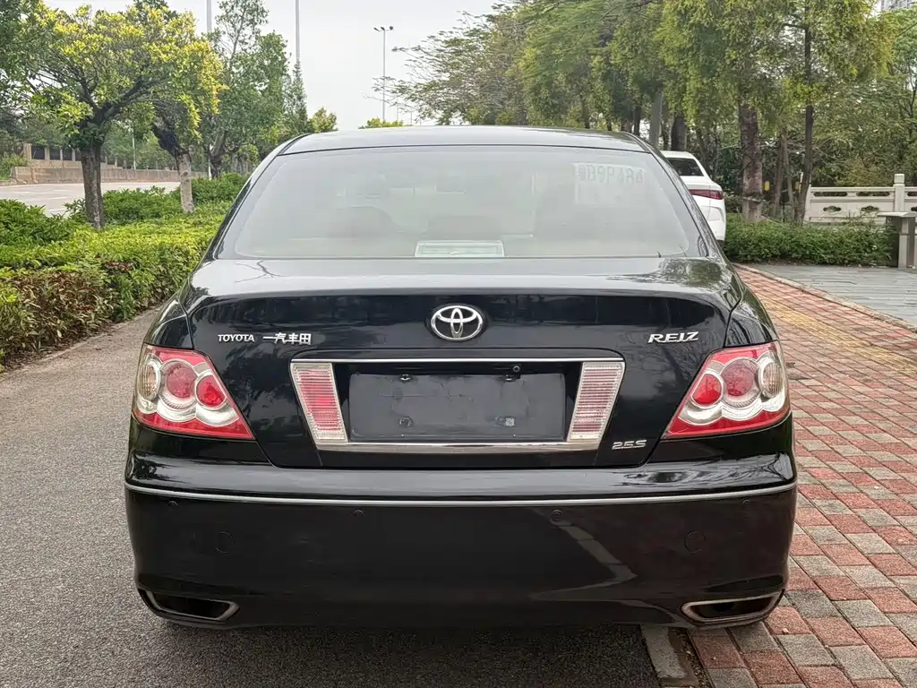 Toyota Reiz