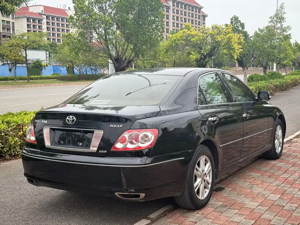 Toyota Reiz