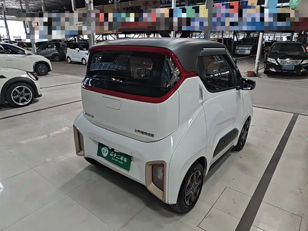 Baojun E200