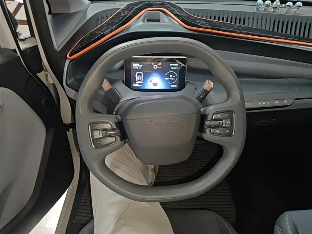 Baojun E200