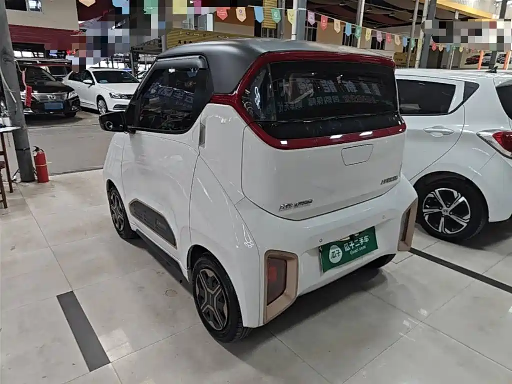 Baojun E200