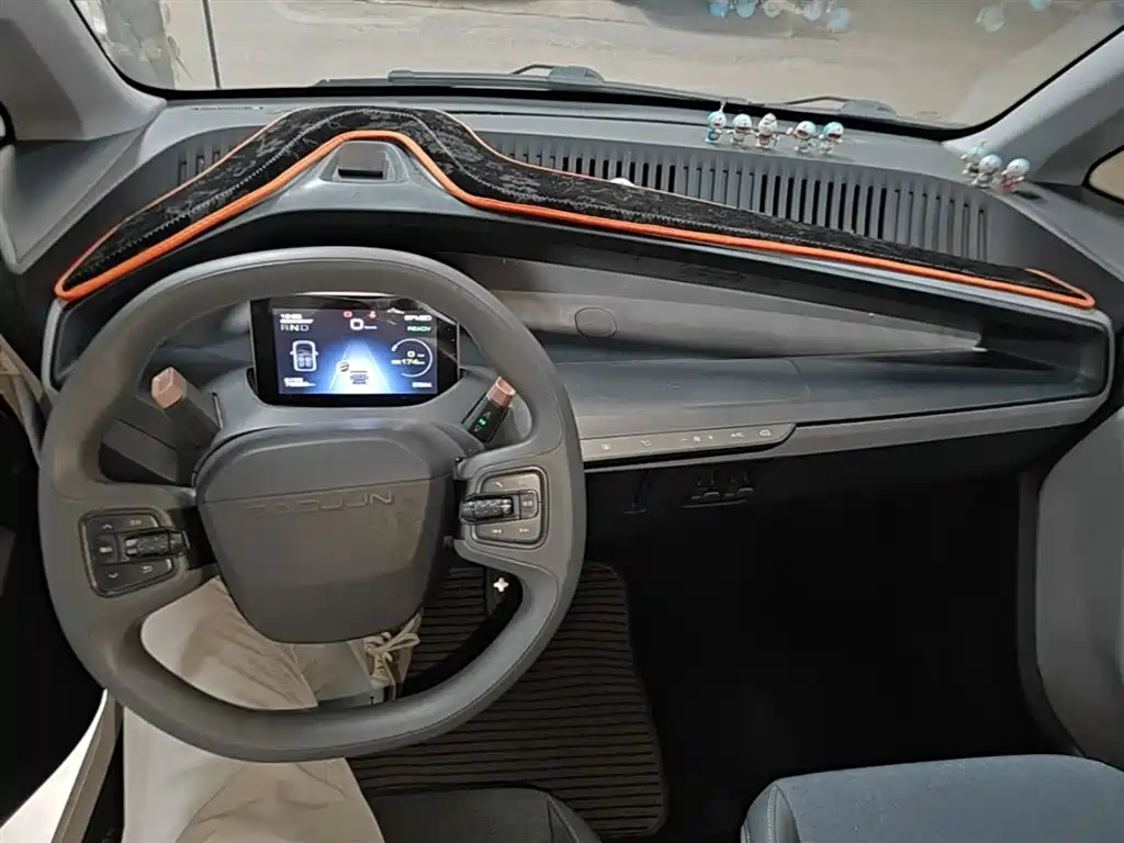 Baojun E200