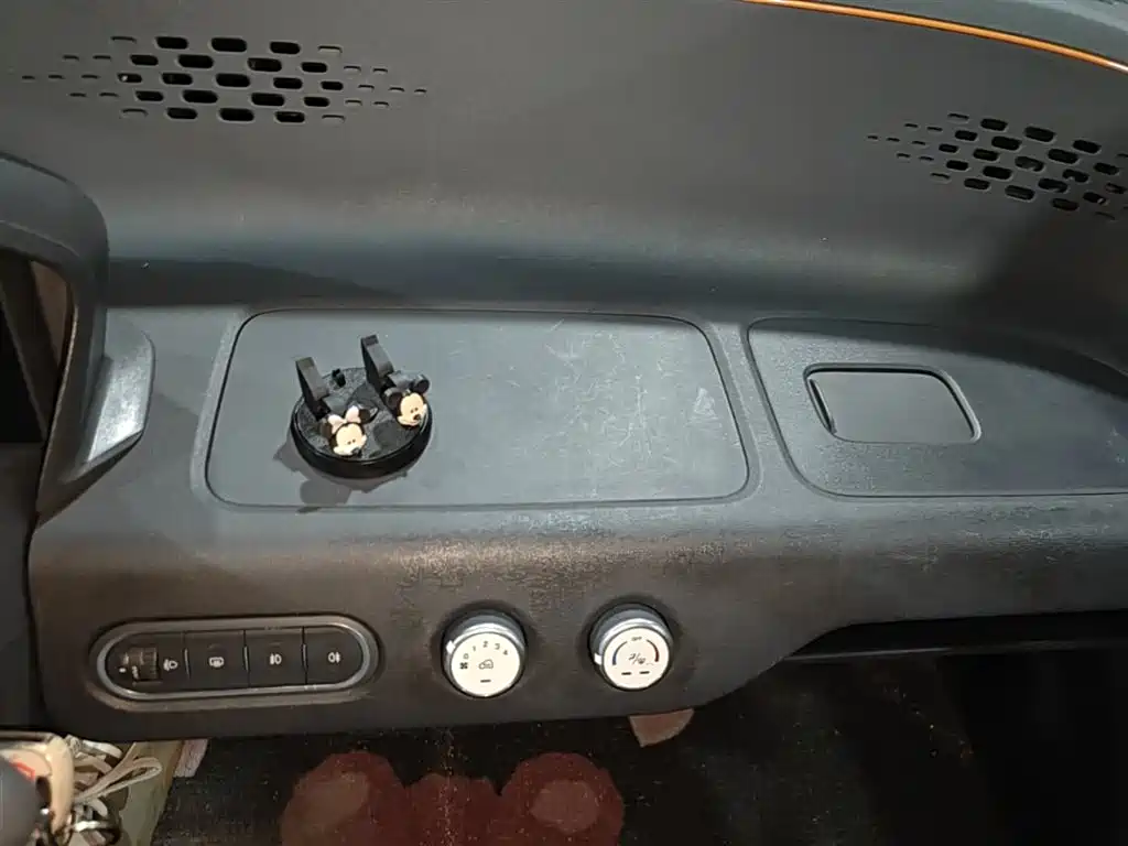 Baojun E100