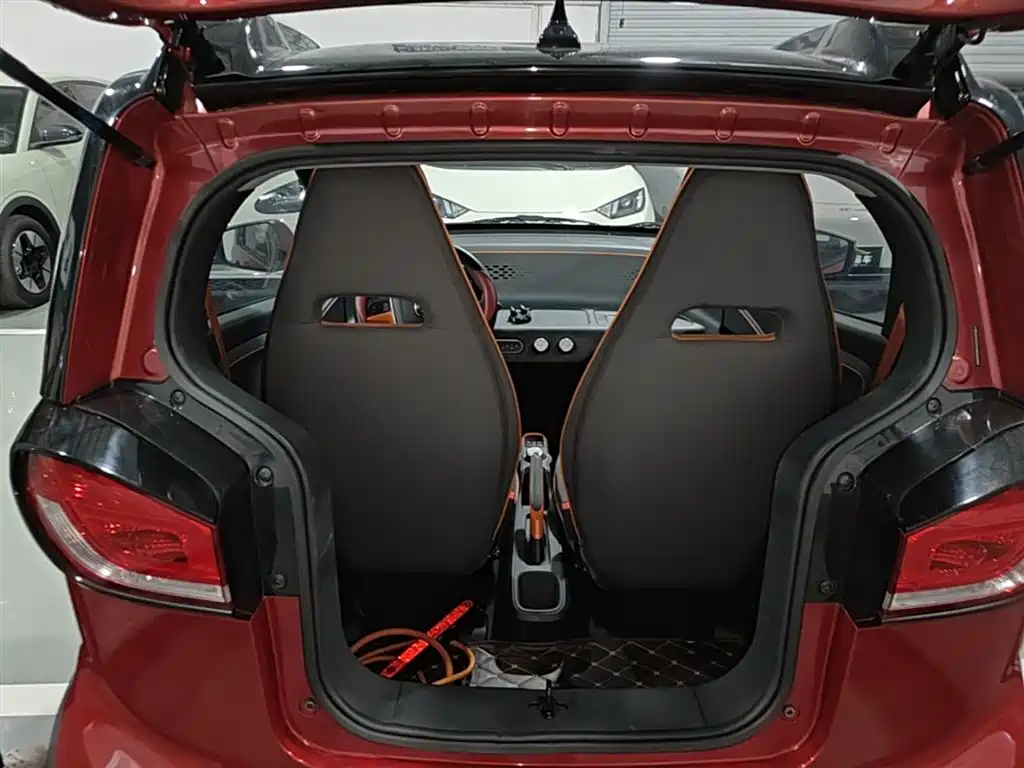 Baojun E100