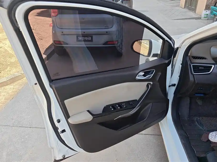 Baojun 310W