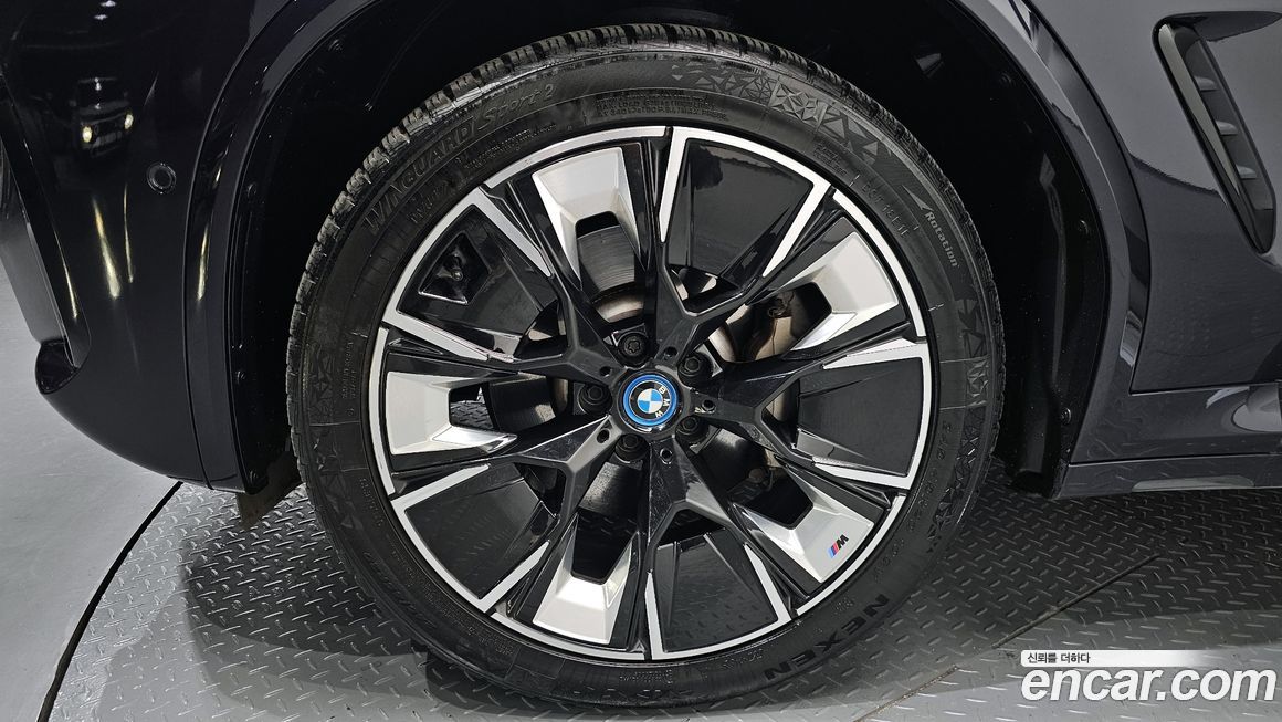 BMW iX3