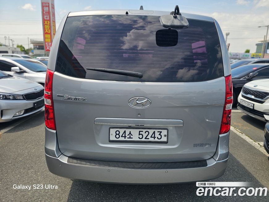 Hyundai Starex