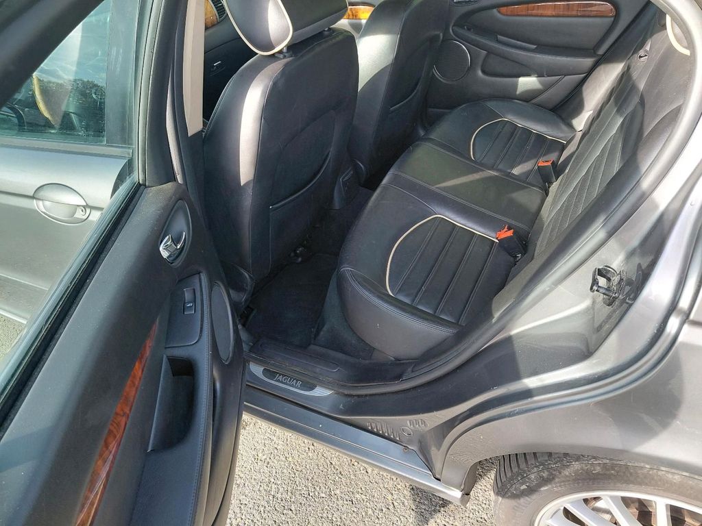 Jaguar X-Type