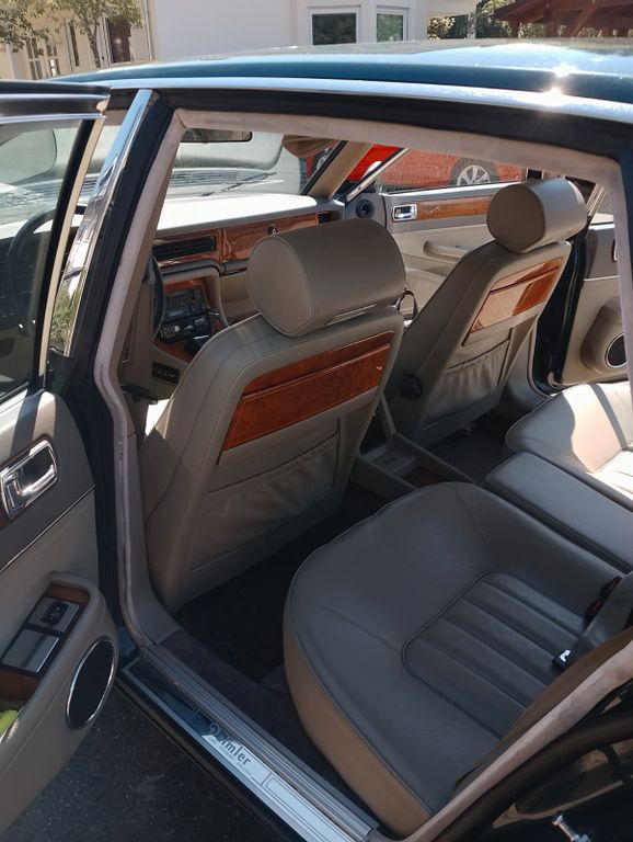 Jaguar XJ40